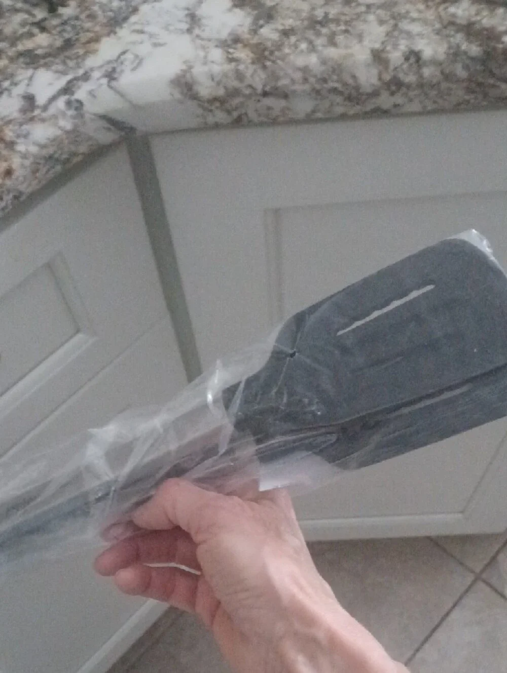 Pampered Chef Spatula Tongs - Black